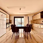 Bella Villa *